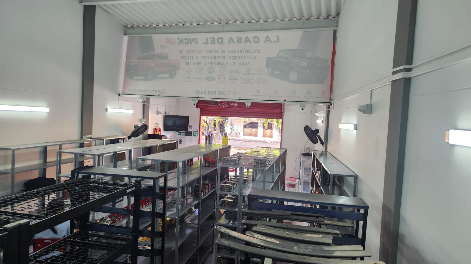 Interior moderno de tienda