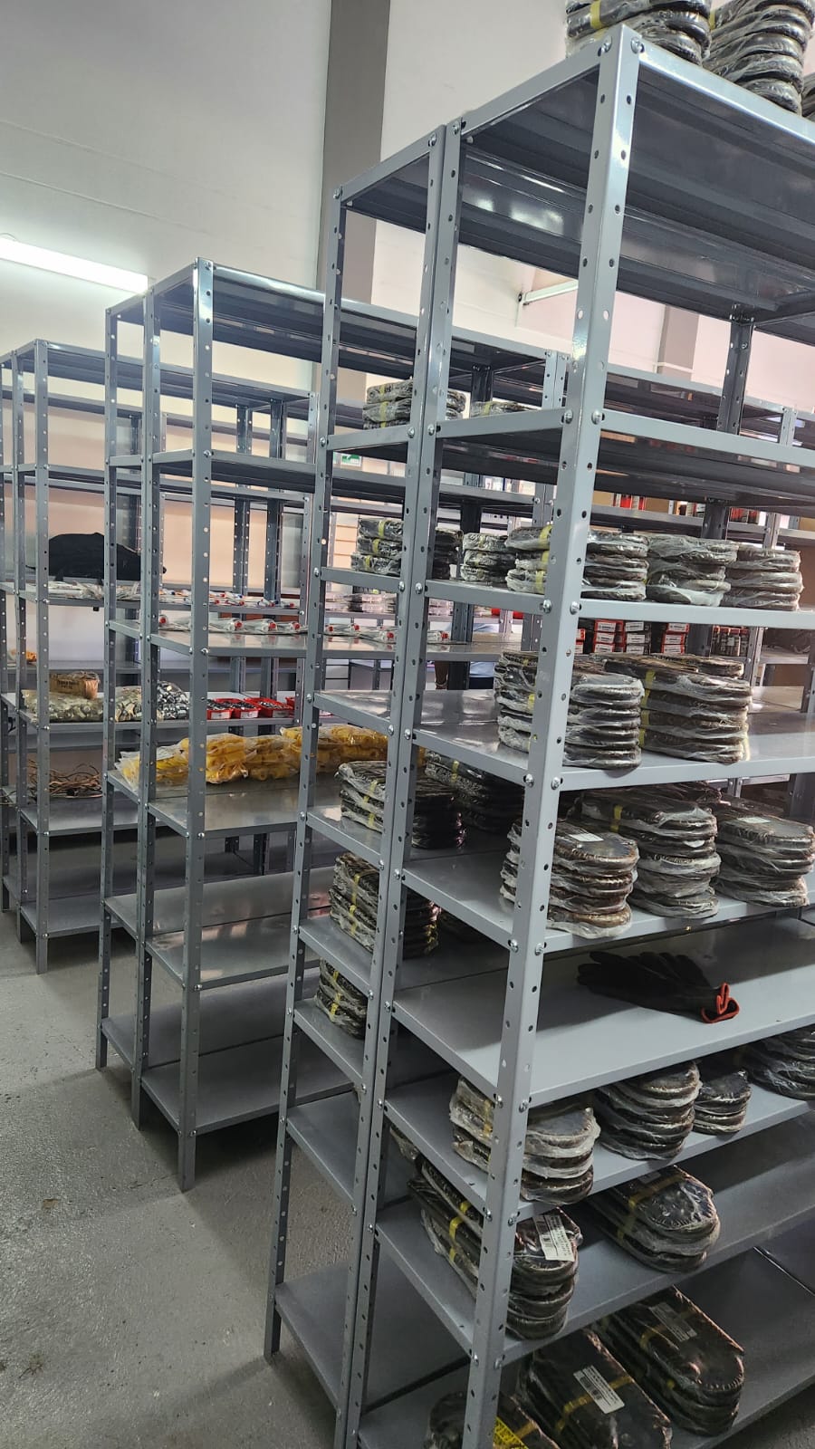 Unidades de estanterías metálicas